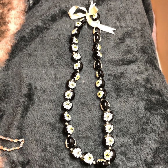 Necklaces - Picture 3 of 4